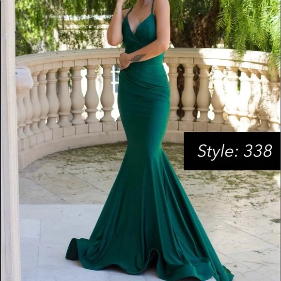 Chrome orange. Used as a bridesmaids dress but can be used for prom, balls etc. - Picture 4 of 5